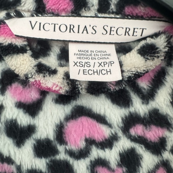 Victoria’s Secret Plush Leopard and Heart Print Robe Size XS - Picture 5 of 7